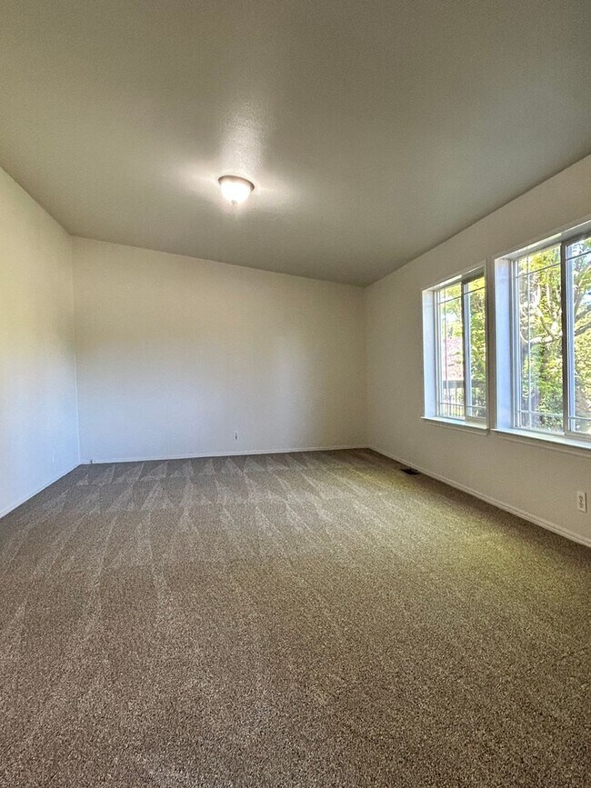 Building Photo - Large Single Family Home in Country with Office