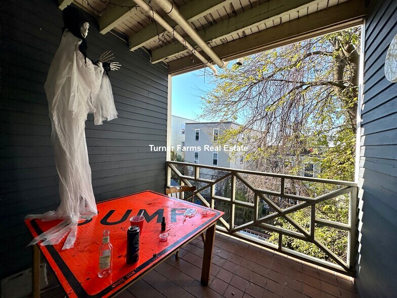 Building Photo - 5 Sachem St