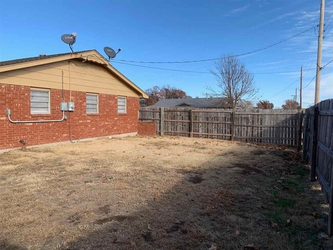 Building Photo - 1001 SE Alta Ln
