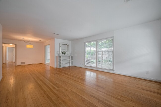 Building Photo - 3610 Glen Haven Blvd