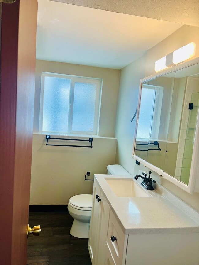 Building Photo - Half of a Duplex Available - 4 Bedroom 2 Bathroom in Lakewood