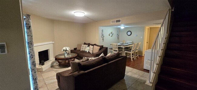 Building Photo - 7918 Prestwood Dr