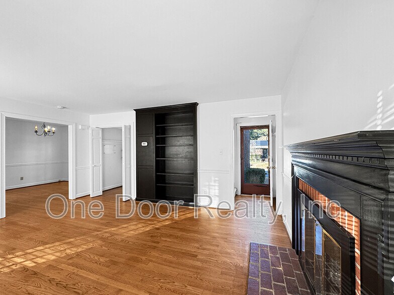 Building Photo - 108 Adams St