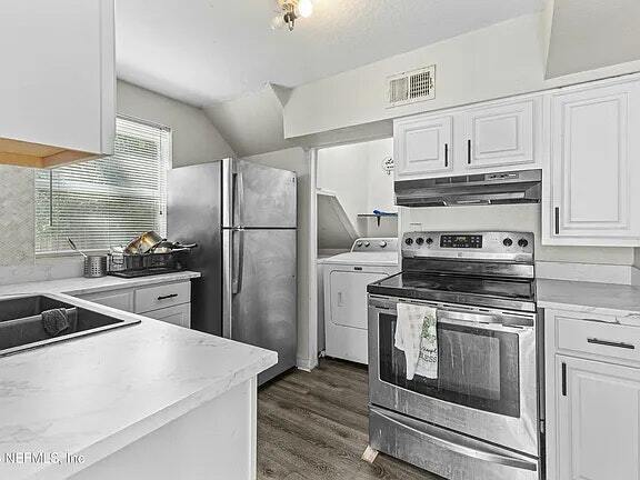 Building Photo - 810 Calvert St