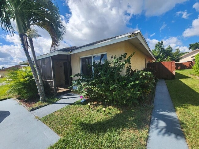 Building Photo - 1455 Longarzo Pl