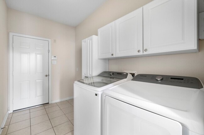 Building Photo - 9431 Thurber Ridge Dr