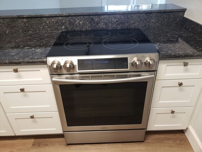 Building Photo - 2 Bedroom Condo in Bennett Valley