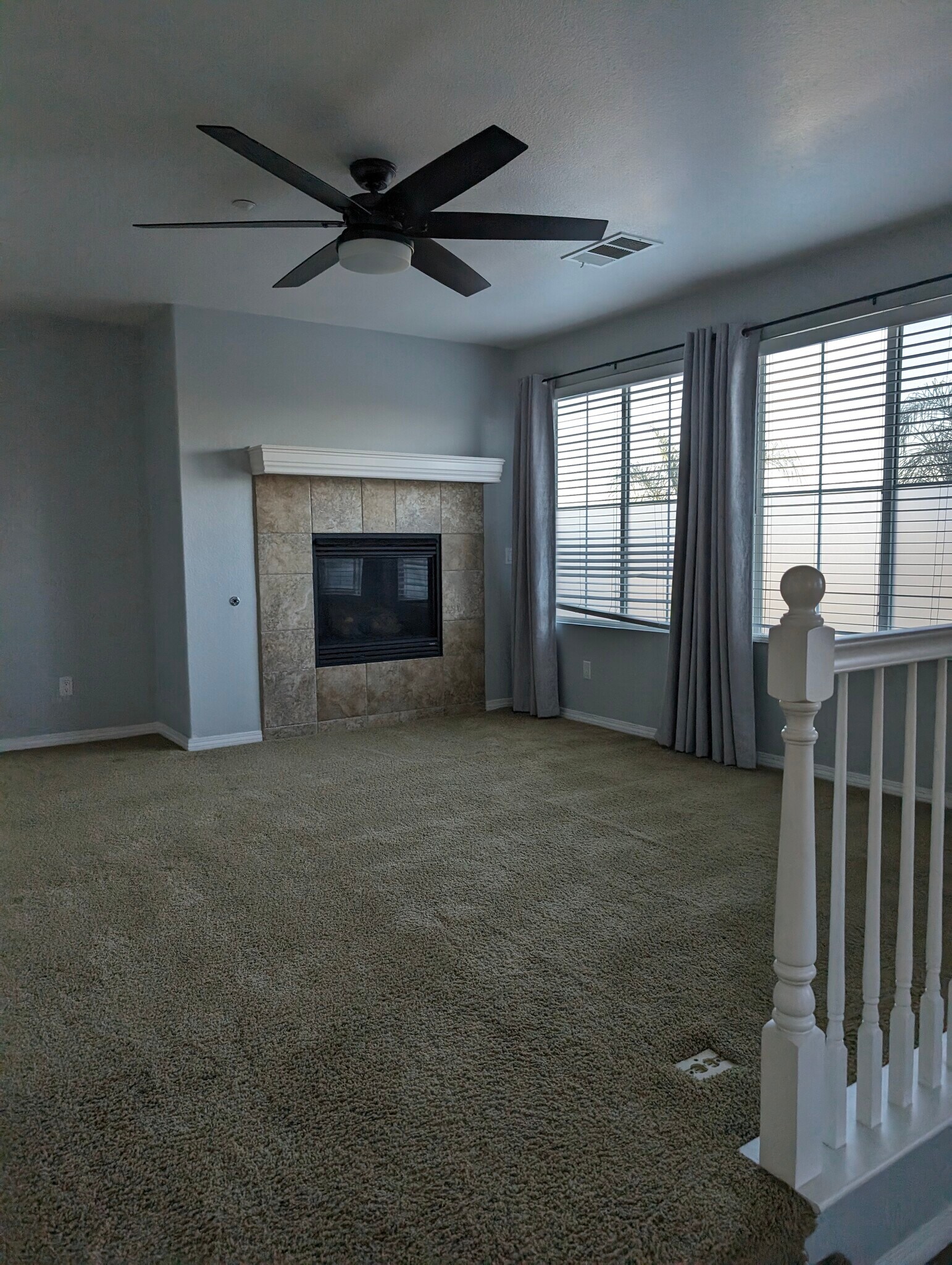 Master bed - 9380 Dauchy Ave