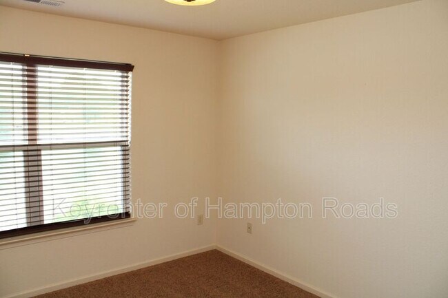 Building Photo - 3901 Grand Isle Dr