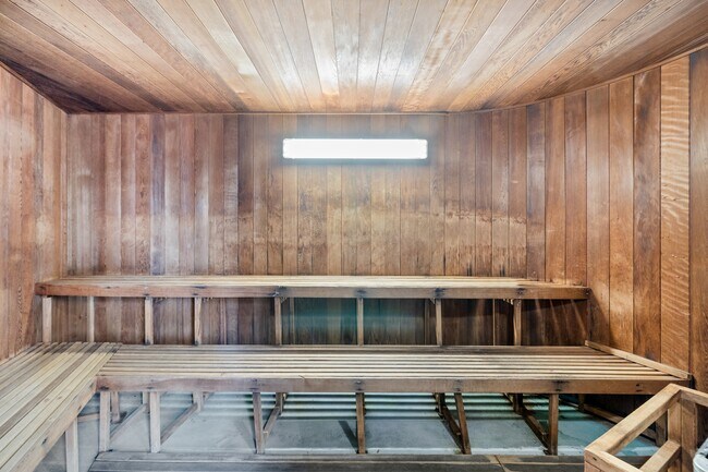 Building Photo - 1910 Ala Moana Blvd