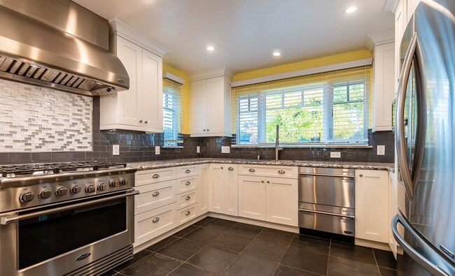 Building Photo - 15870 Orange Blossom Ln