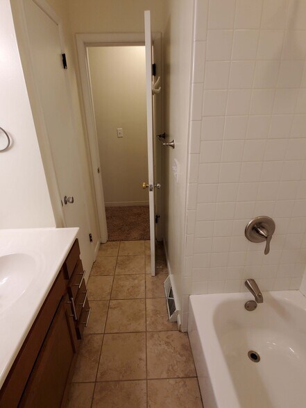 Building Photo - 76 Union Ave SE