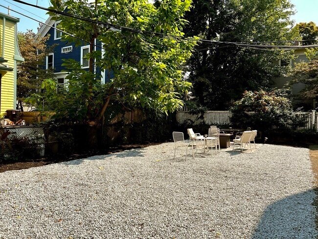 Building Photo - 102 Trowbridge St