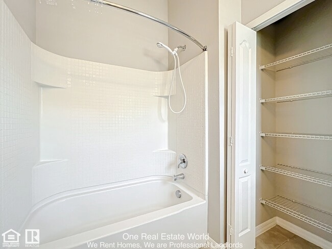 Building Photo - 5361 Windsor Lake Cir