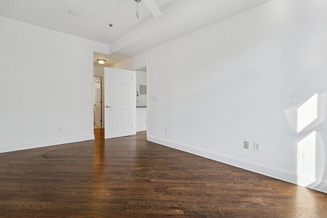 Building Photo - 915 Madison St