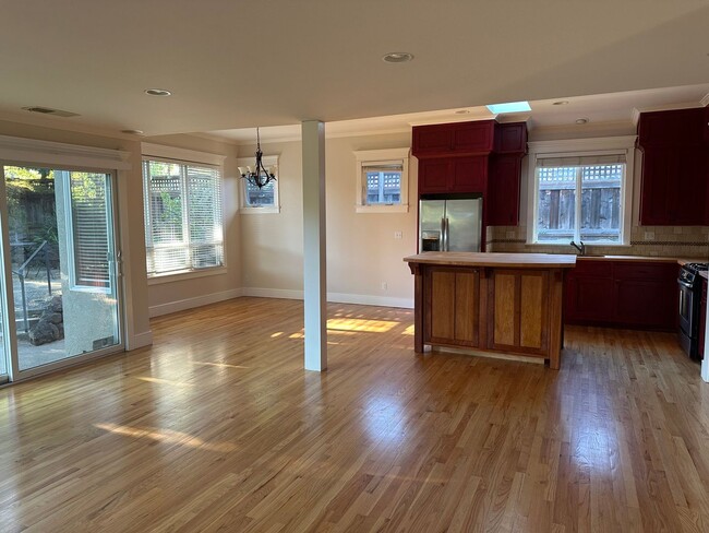 Building Photo - Buena Vista Rancher 4 bed /3 bath - Excell...