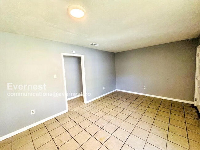 Building Photo - 6564 Abraham Lincoln Dr