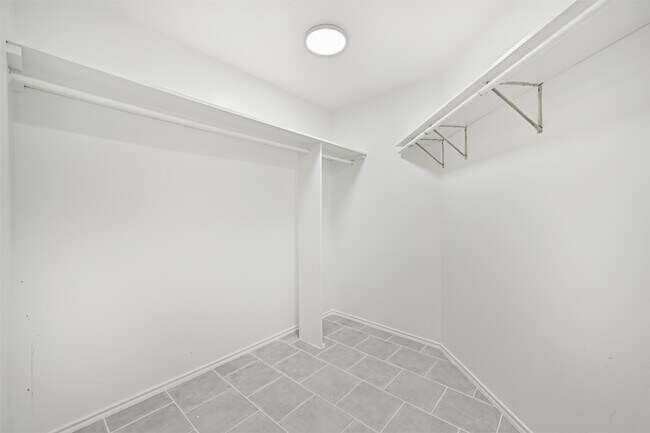 Building Photo - 5220 Krueger Dr