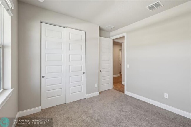 Building Photo - 9041 Dahlia Cir