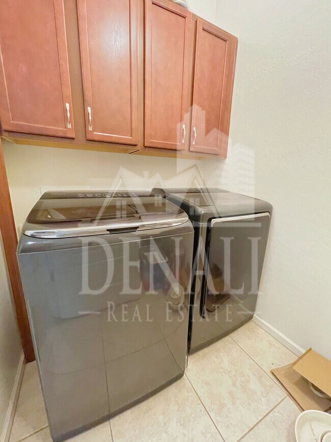 Building Photo - 273 E Lantana Dr