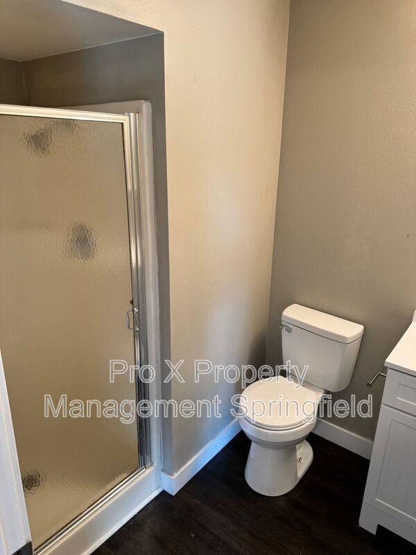 Building Photo - 2121 Southfork Dr