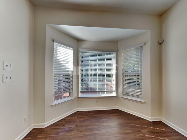 Building Photo - 7495 Sedgebrook Dr E