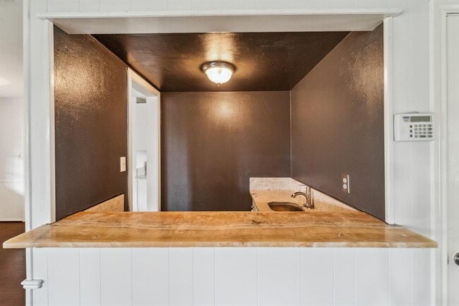Building Photo - 1823 Saddlecreek Dr