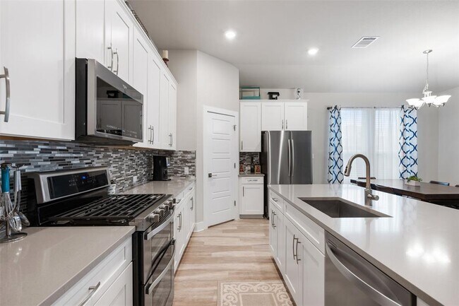 Building Photo - 2212 Prairie Oaks Dr