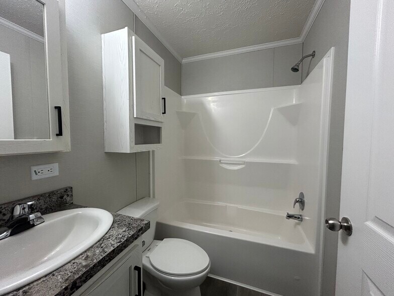 Building Photo - 11424 Oakgrove Dr