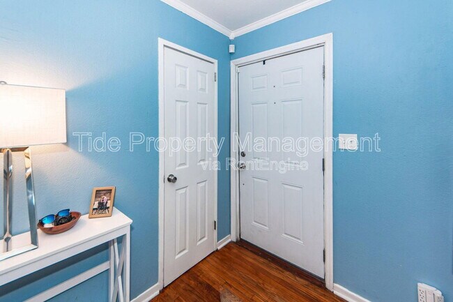 Building Photo - 1233 Hawthorne Cir