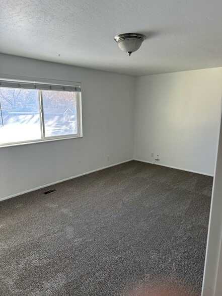 Building Photo - 1321 E 4200 S