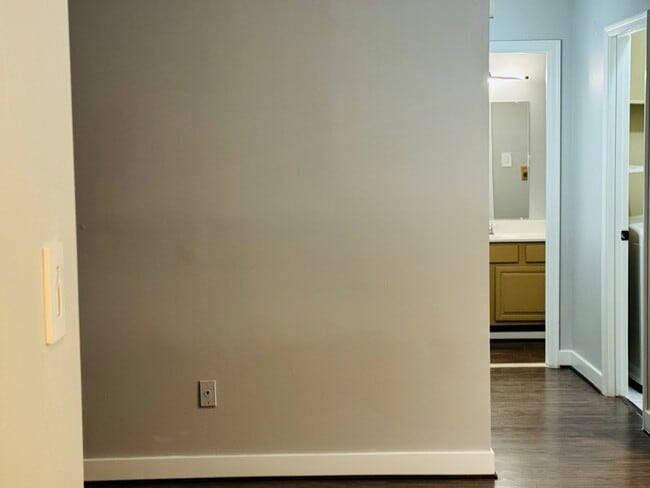 Building Photo - 10129 Oakton Terrace Rd