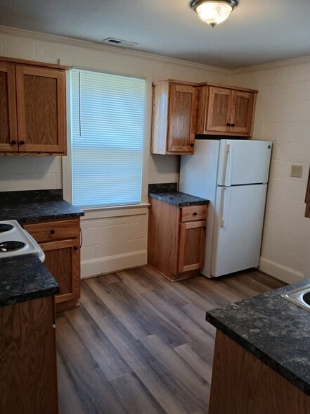 new Oak cabinets, GE fridge - 809 W Osborn Rd