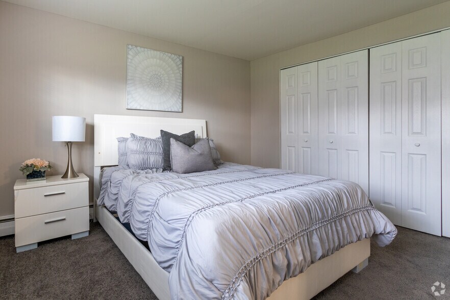 1BR, 1BA 550SF Bedroom - Riverview Crossings
