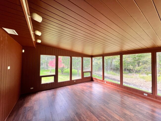 Building Photo - 267 Thunder Hill Dr