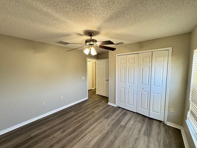 Building Photo - Split Floor plan 3/2 in Poinciana