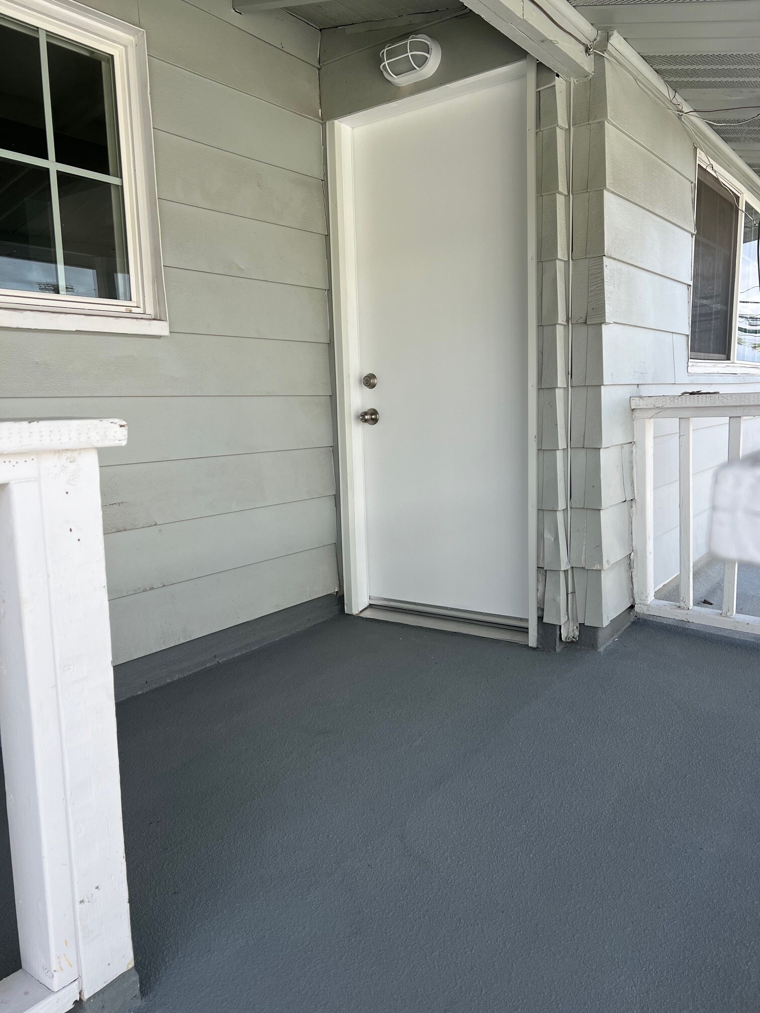 Outdoor patio area and entrance. - 1610 W 168th St