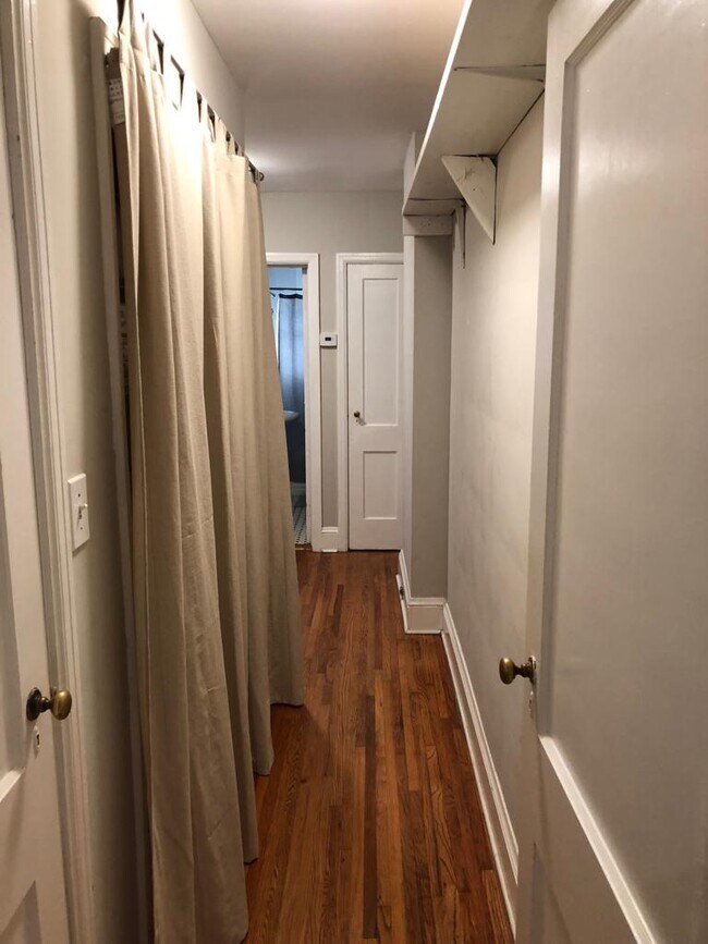 Building Photo - 2126 Chesterfield Ave