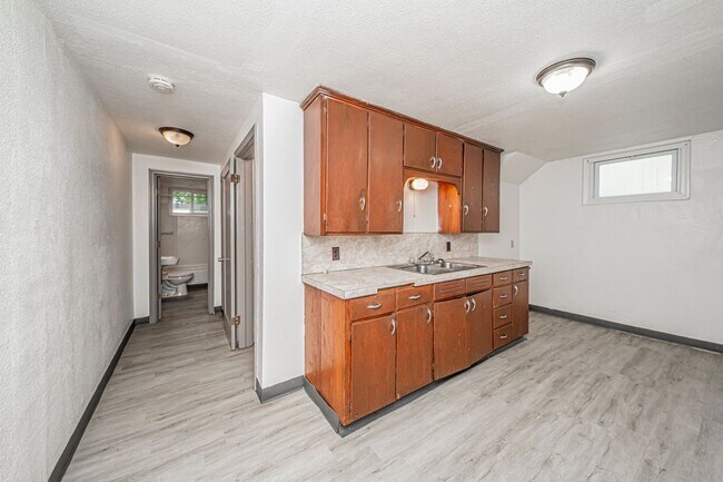 Building Photo - 411 W 5th St