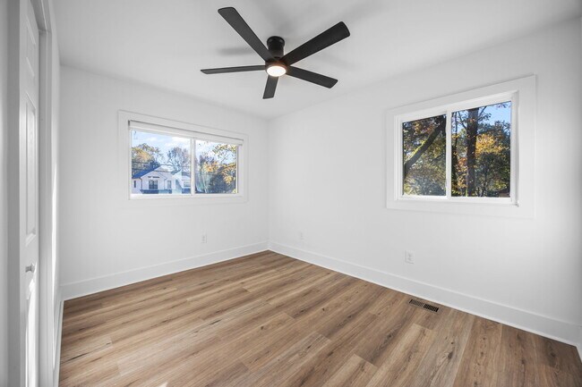 Building Photo - 8625 Cedarbrook Dr