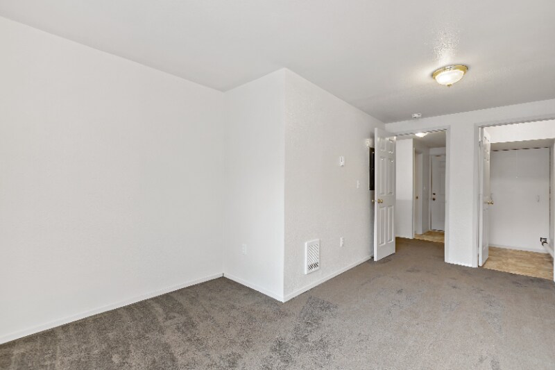 Building Photo - 9701 Woodlawn Ave N