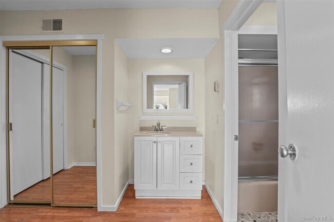 Building Photo - 205 Heritage Hills