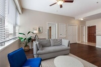 Building Photo - 925 Common St