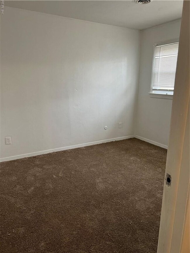 Building Photo - 3-Bedroom Ranch in Camellia Gardens