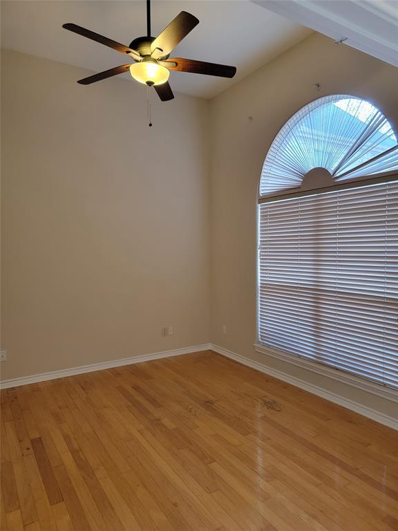 Building Photo - 404 Golf Crest Ln
