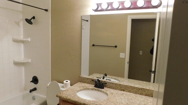 Building Photo - 118 Stonebridge St