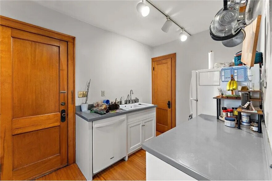 Building Photo - 2017 Laurel Avenue