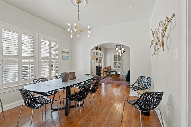 Building Photo - 2106 Kenwood Ave