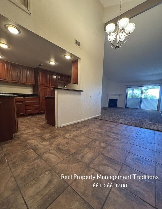 Building Photo - Willow Creek 2 bed, 1 bath condo!