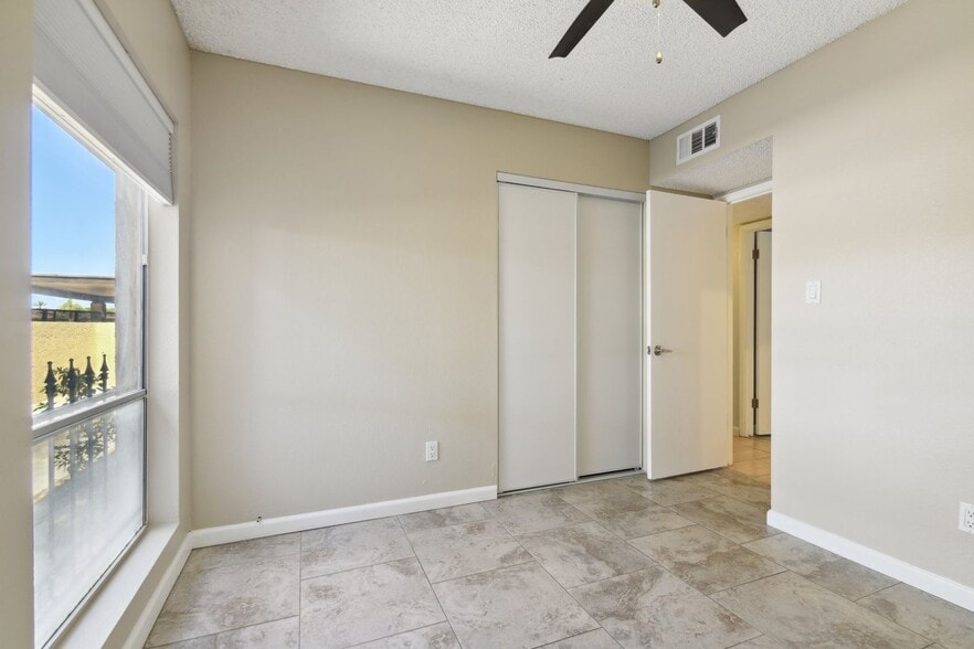 Building Photo - 5217 W Carol Ave